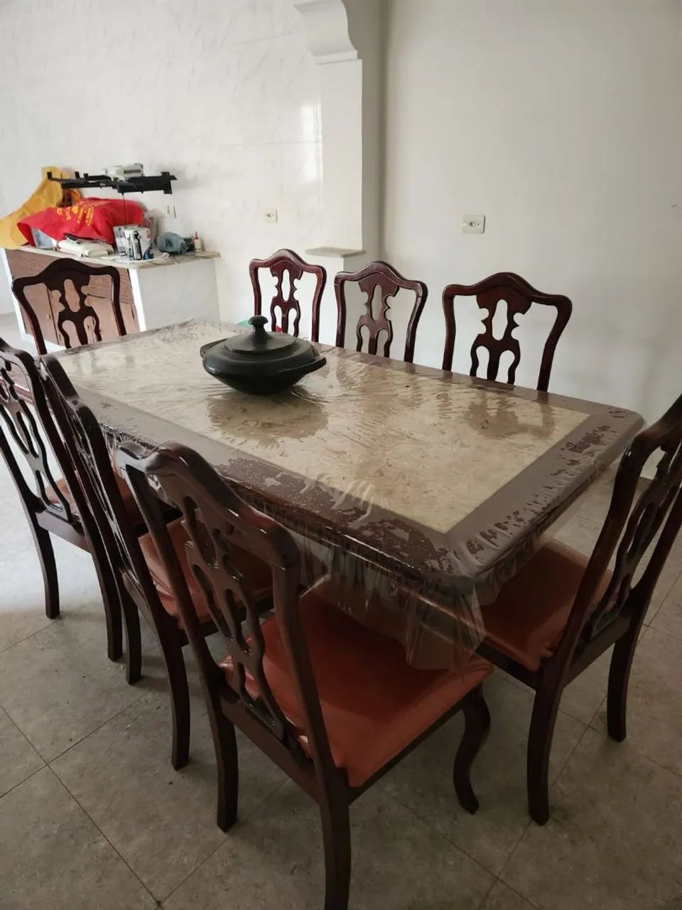 Mesa de jantar com 8 cadeiras