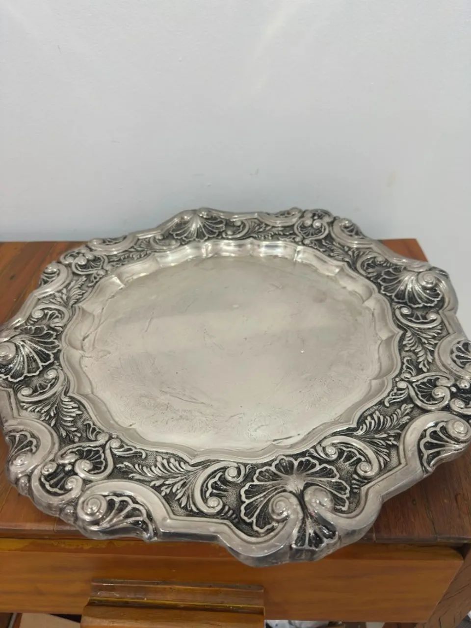 Salva Decorativa com Banho de Prata - Peça Antiga e Ornamentada - Foto 3