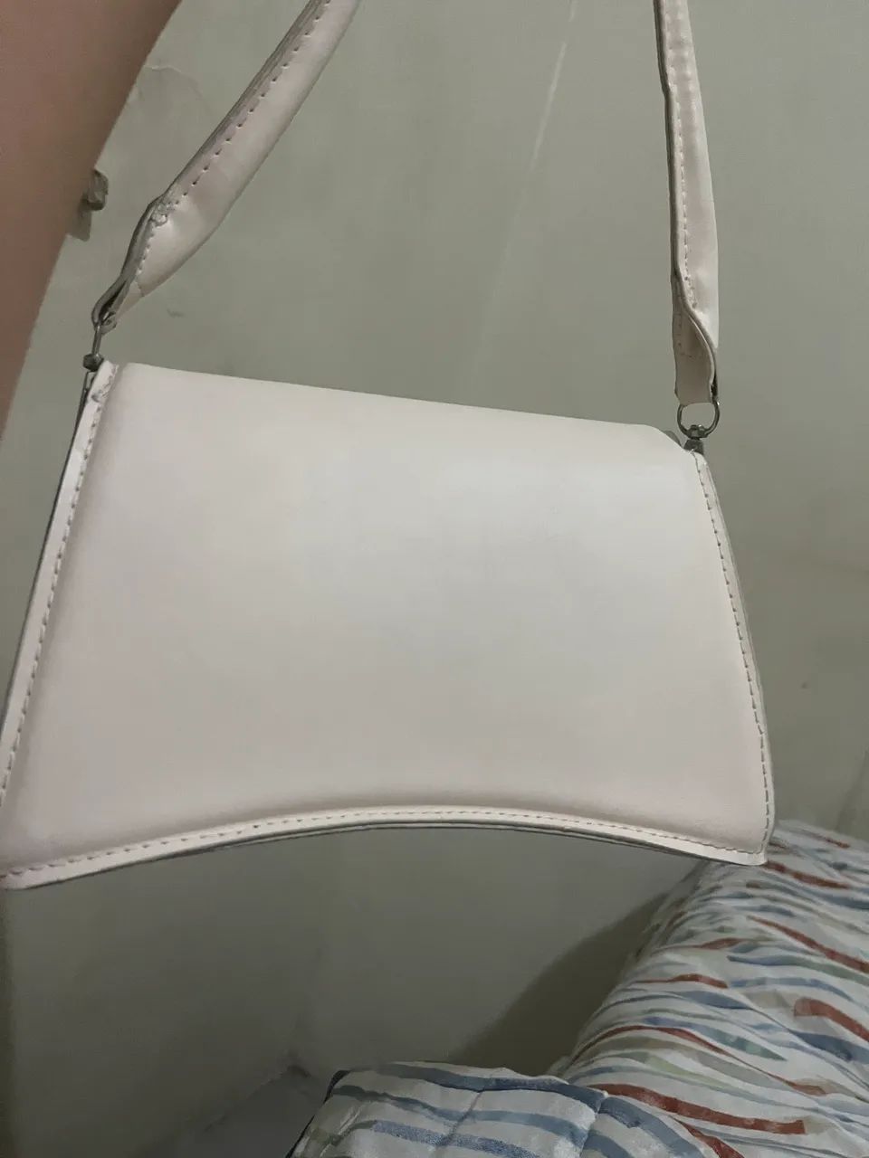 Vendo Bolsa Estrela branca - Foto 3