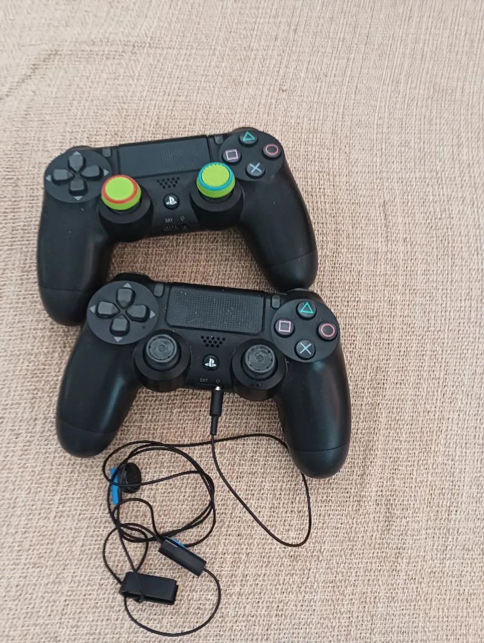 Ps4 1tb com 2 controles e 7 jogos físicos  - Foto 2