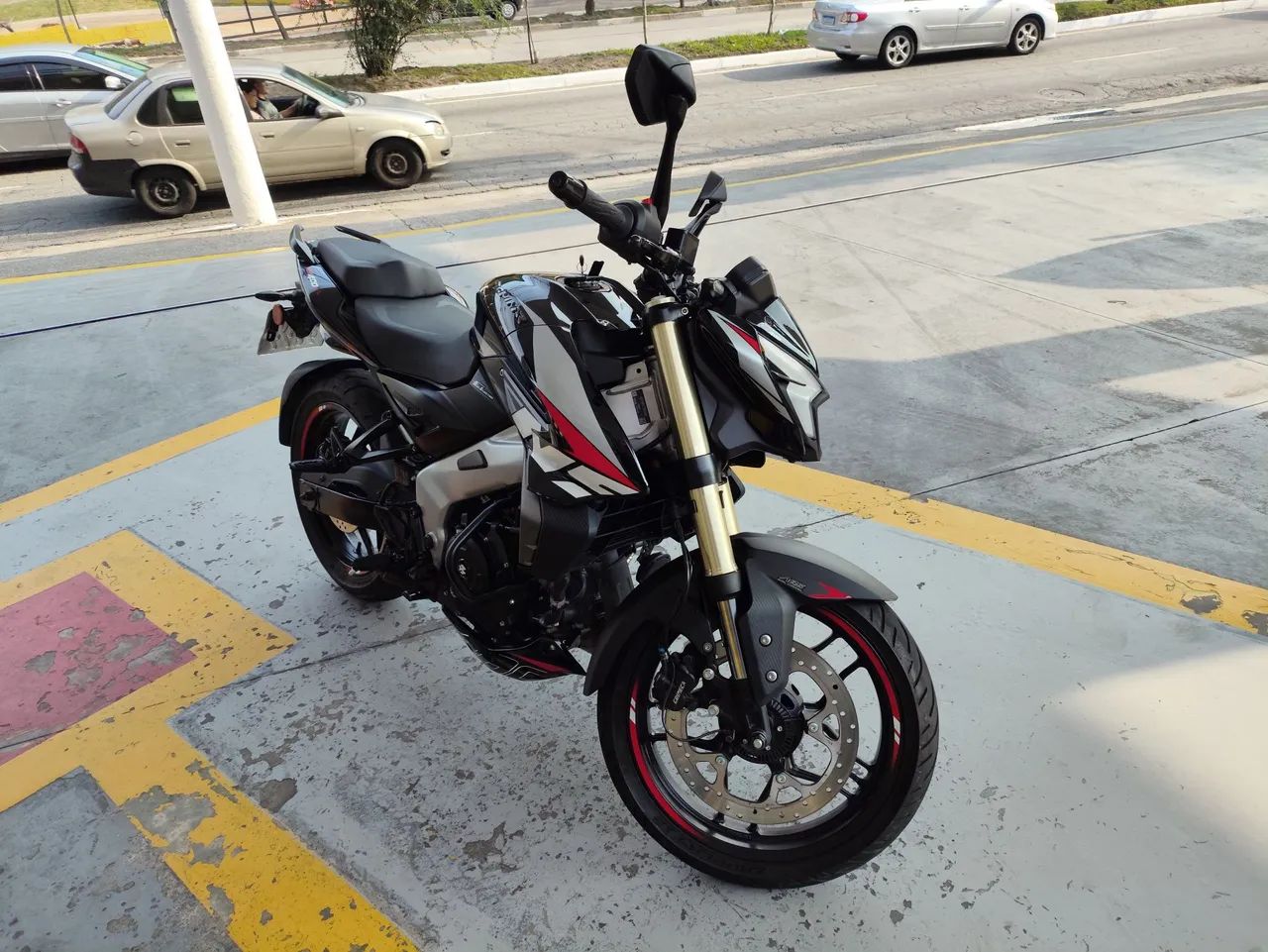 Bajaj NS 400z