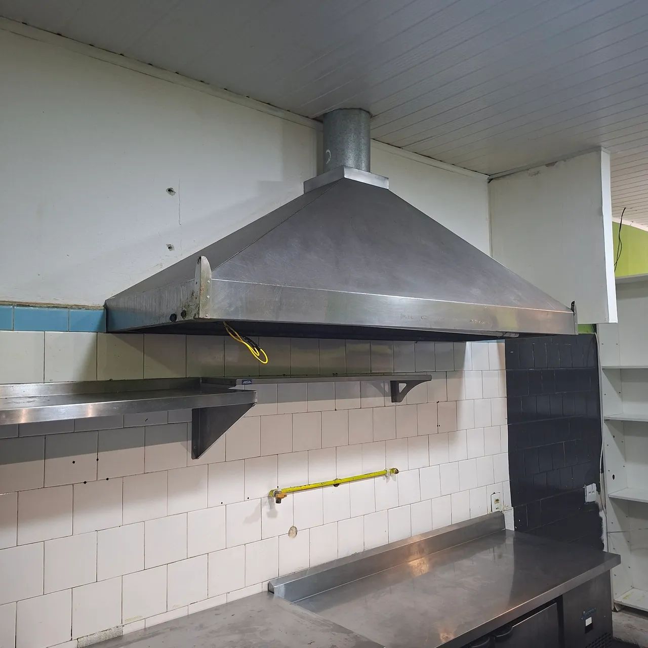 Coifa com tubulação e motor 