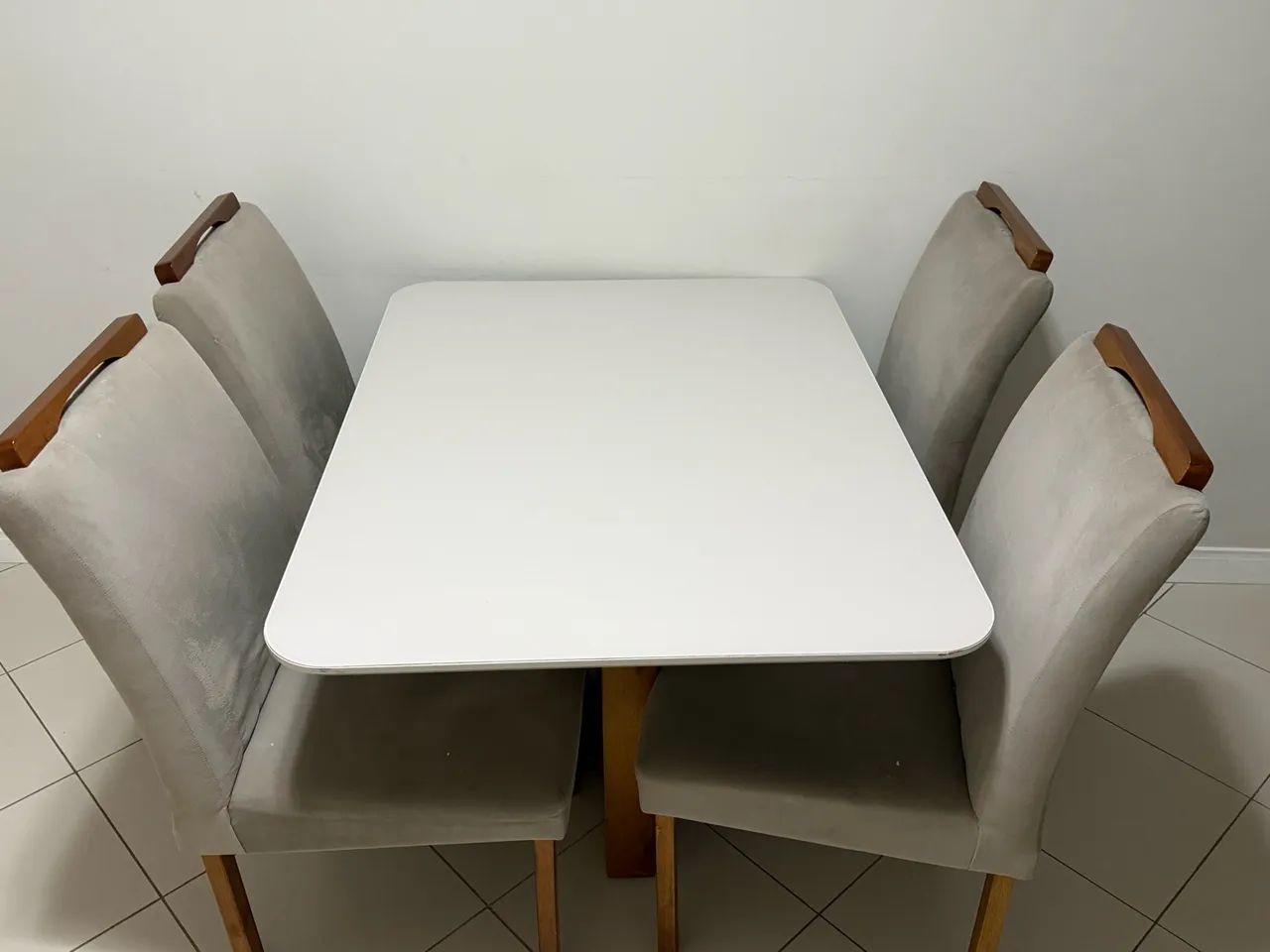 Mesa + 4 cadeiras 