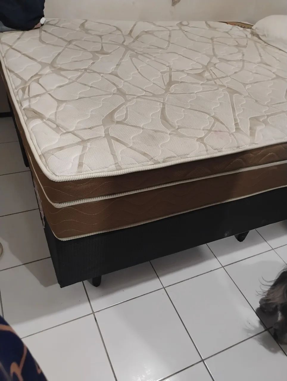 Cama casal Queen usada