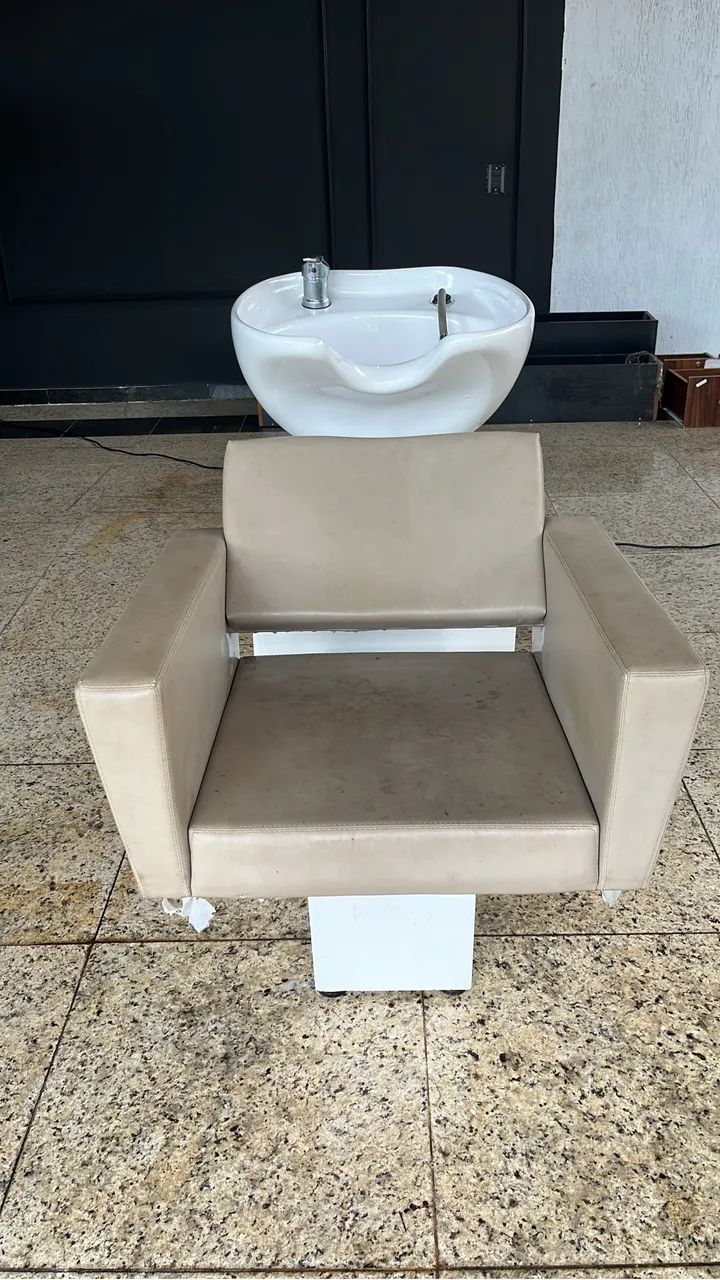 Vendo Cadeiras e Lavatório para Salão de Beleza - Foto 4