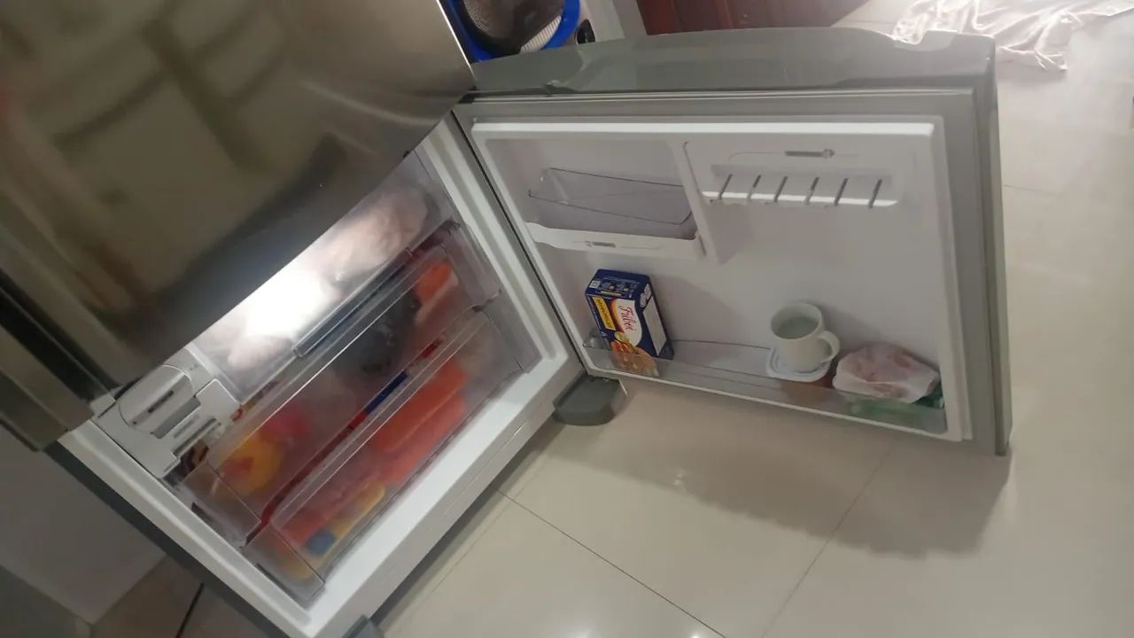 Vendo uma geladeira 580 litros - Foto 3