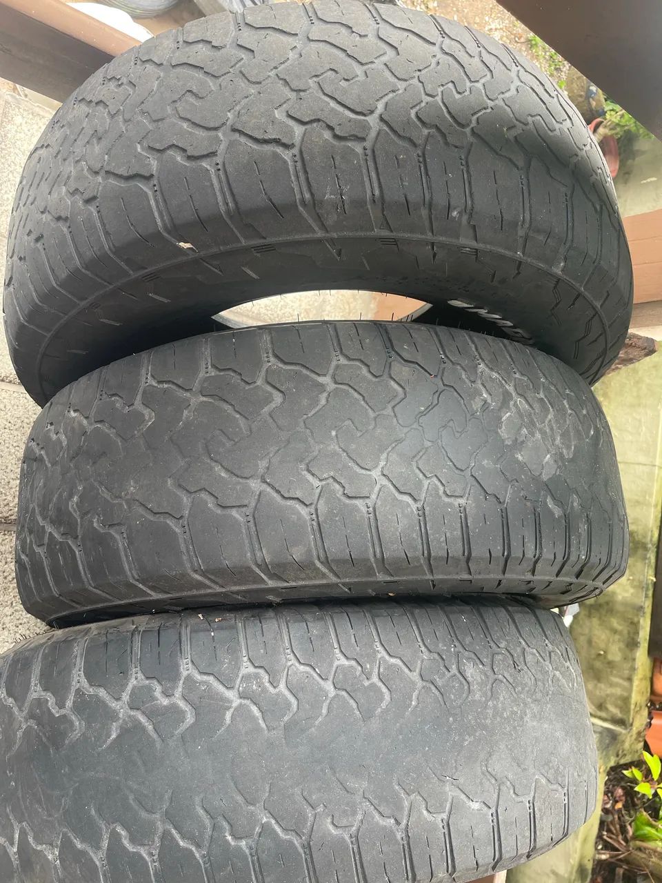 Pneu 265/75/16 - Peças para carros, vans e utilitários - Manaíra