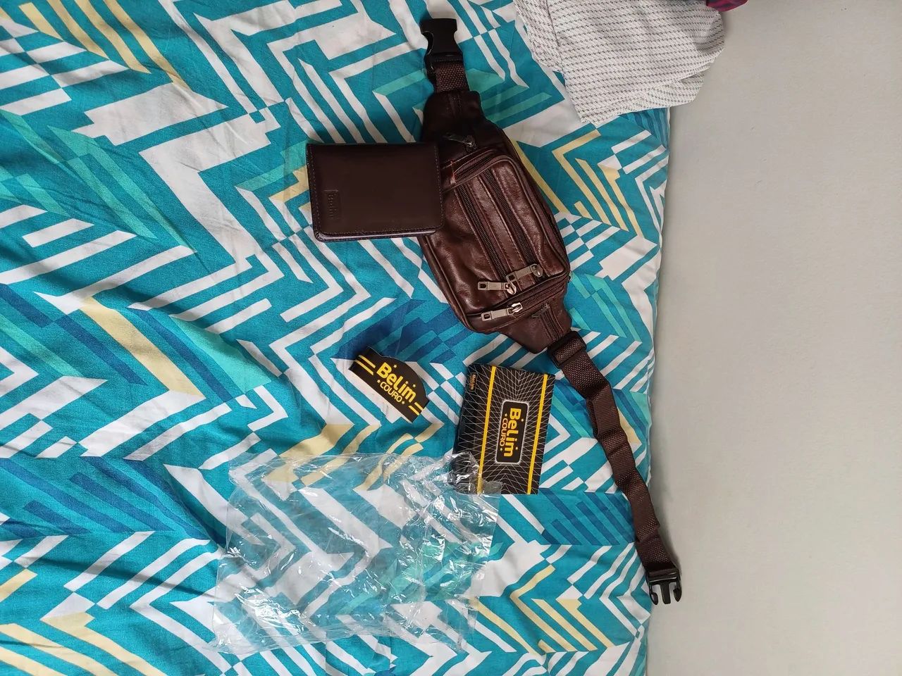 Kit carteira e pochete nova sem uso ainda no plástico.  - Foto 2