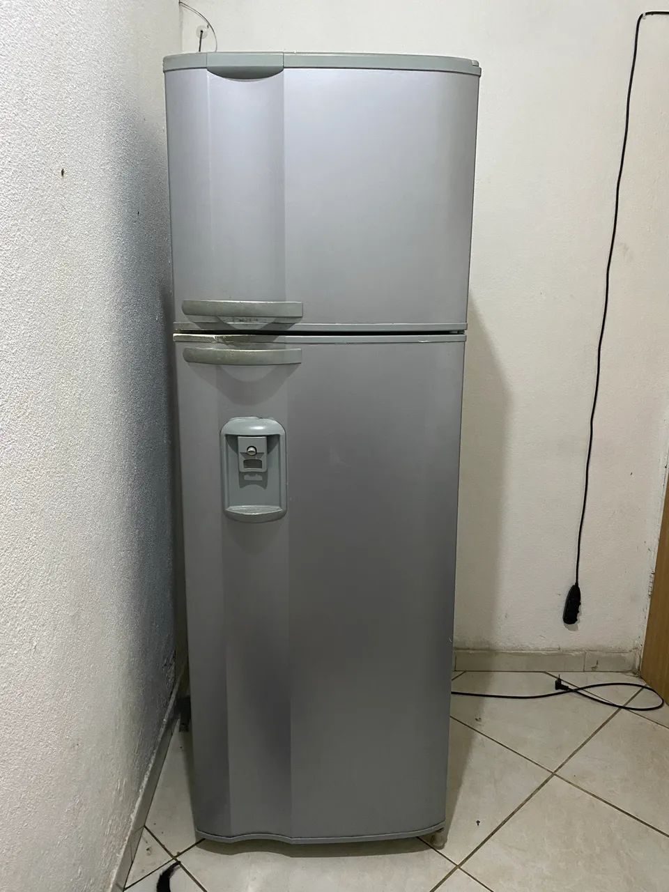 Vendo esta geladeira para retirada de peças 