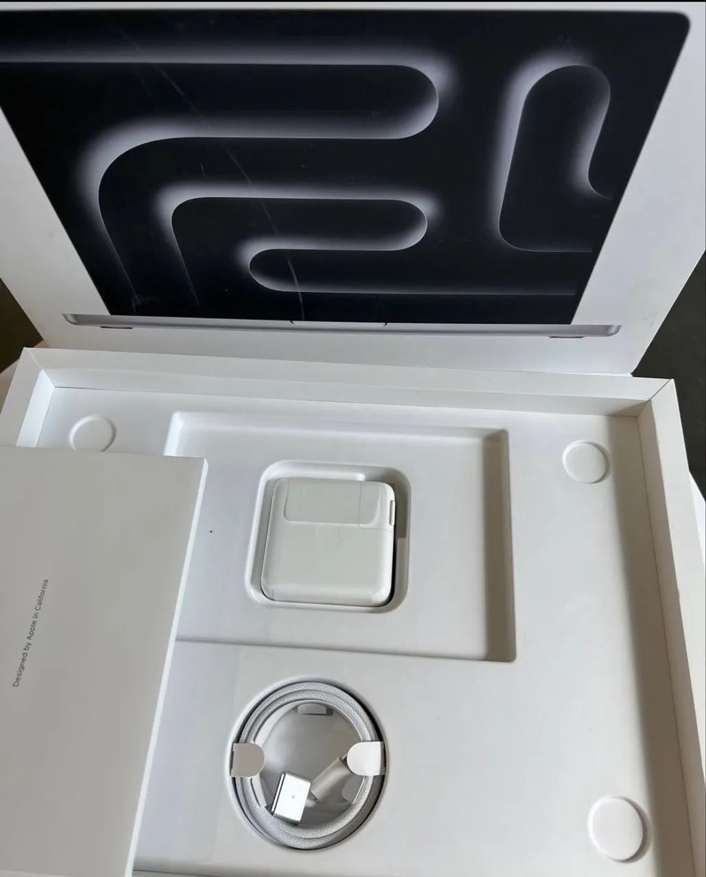 MacBook M5 Max 2TB 36 Ram NOVO  - Foto 3