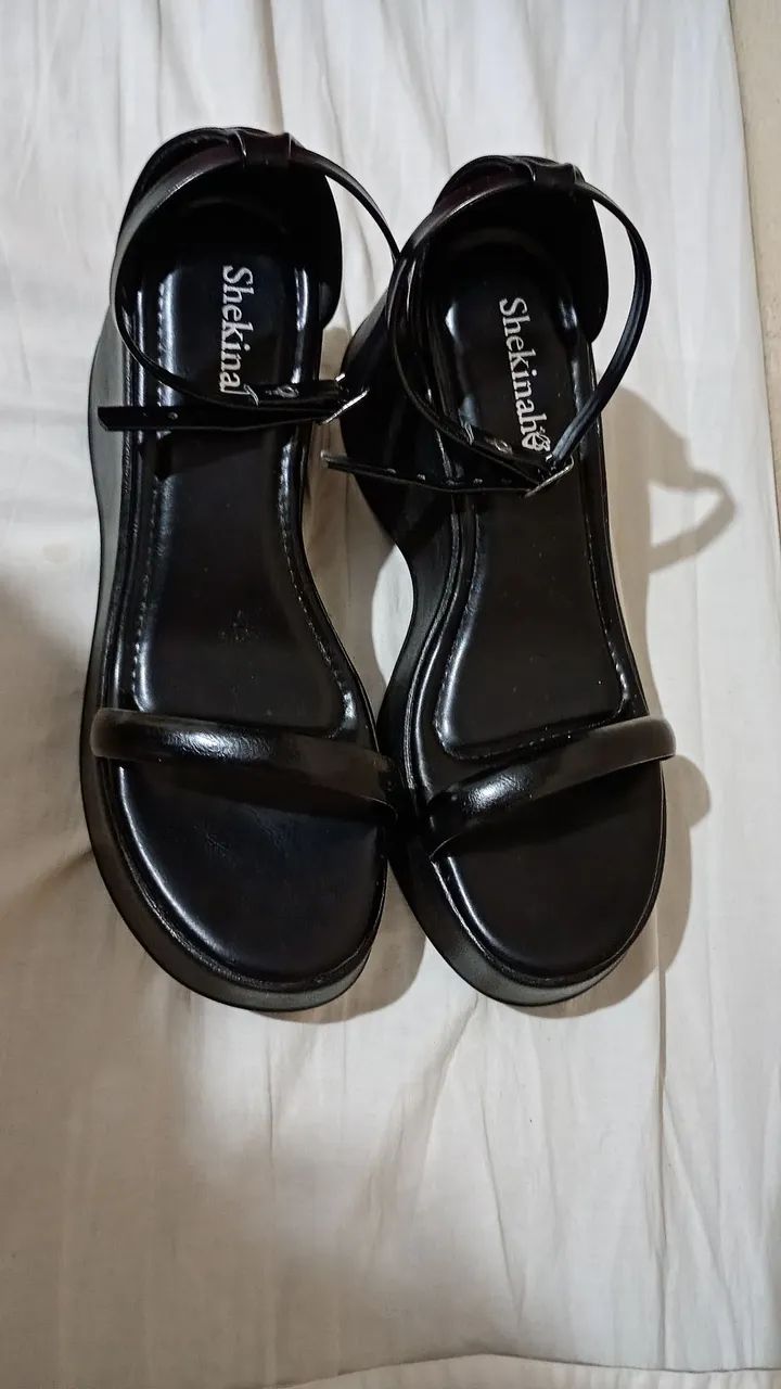 Sapato plataforma com tira preto