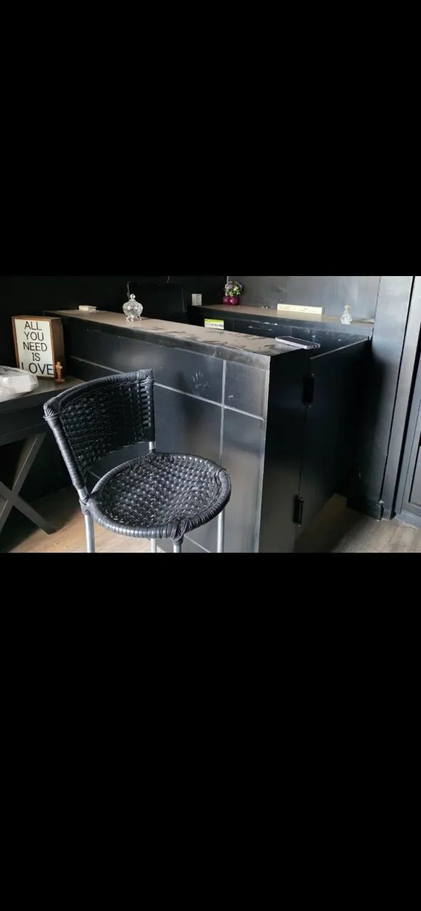 Balcão de caixa com porta basculante