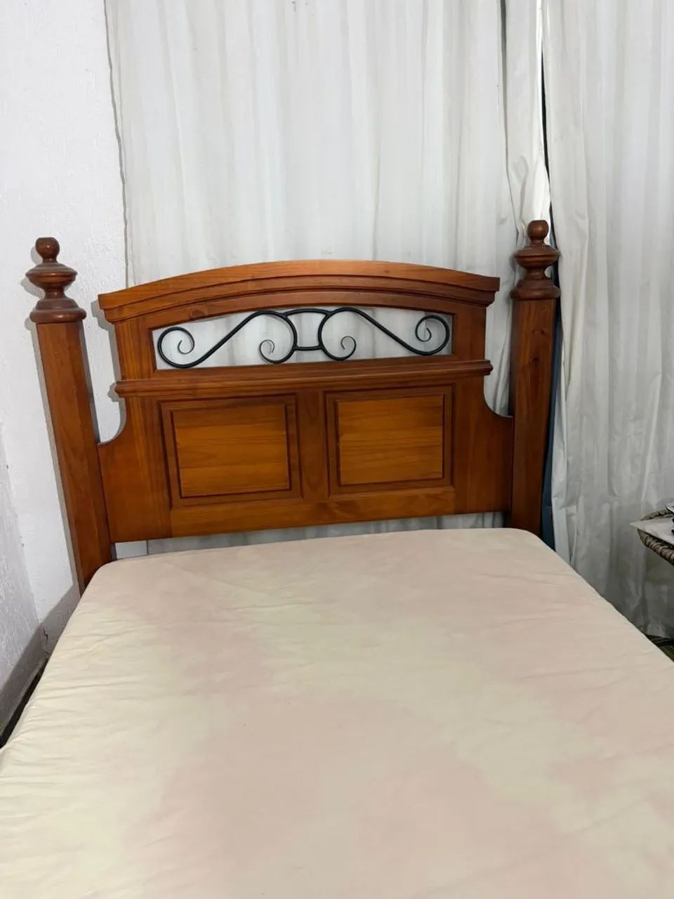 Cama de casal em madeira maciça  - Foto 4