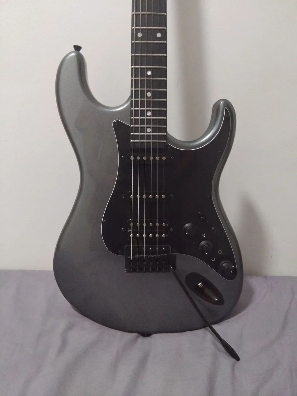GUITARRA TAGIMA SIXMART (USADA) COM EFEITOS EMBUTIDOS