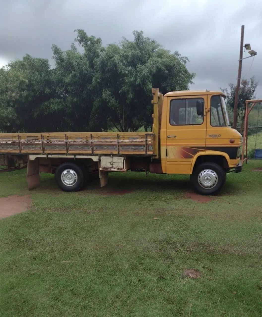 Caminhão 608D Ano 1984