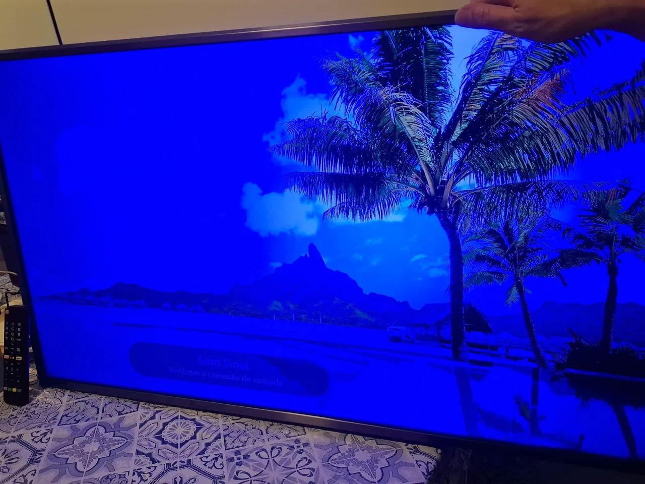 TV LG 43 " 4K ( com defeito ) - imagem azulada - Foto 3