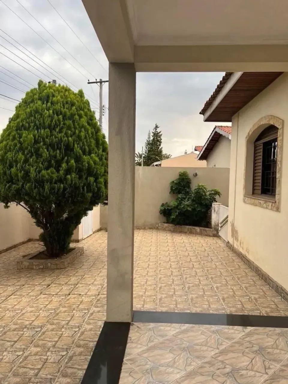 Casa de três dormitórios com piscina - Foto 3