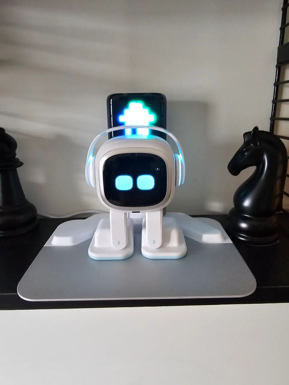 ROBÔ EMO GO HOME COM BASE