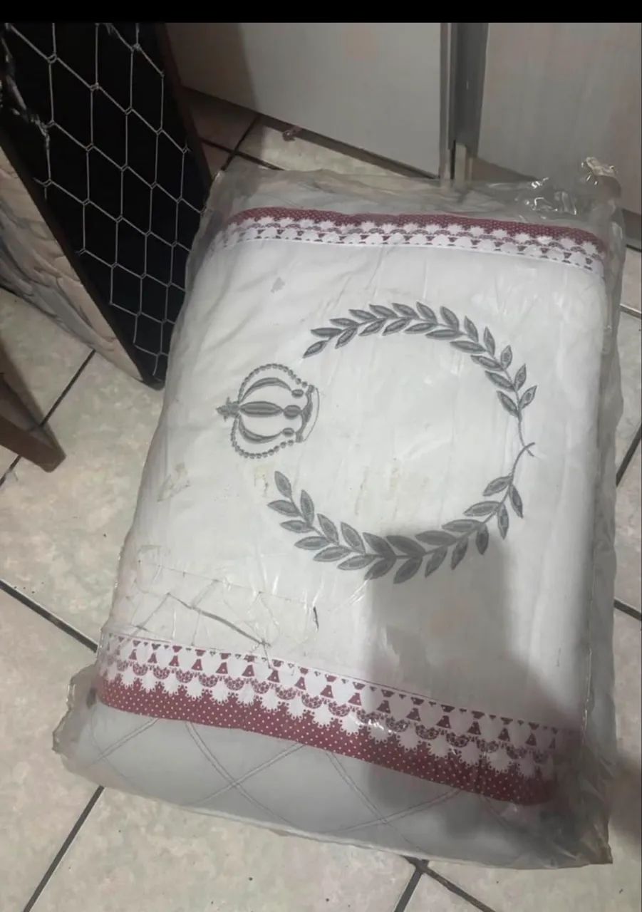 Kit berço novo na cor marrom 