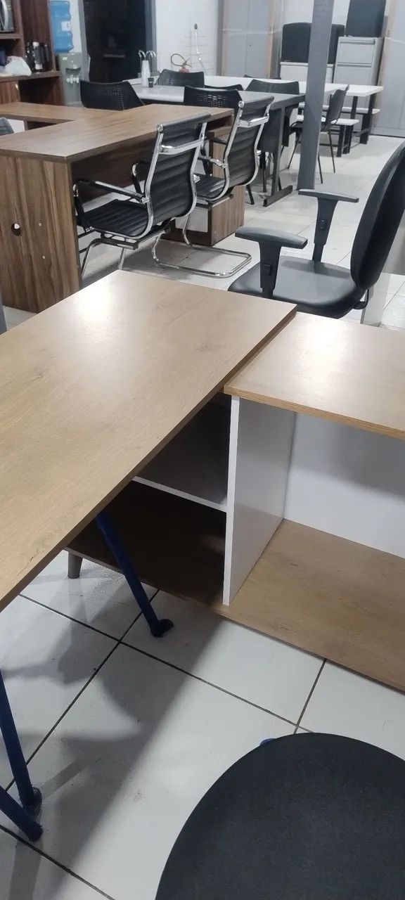 Mesa L compacta,1.36 x 1.36  ,com armário junto  - Foto 3