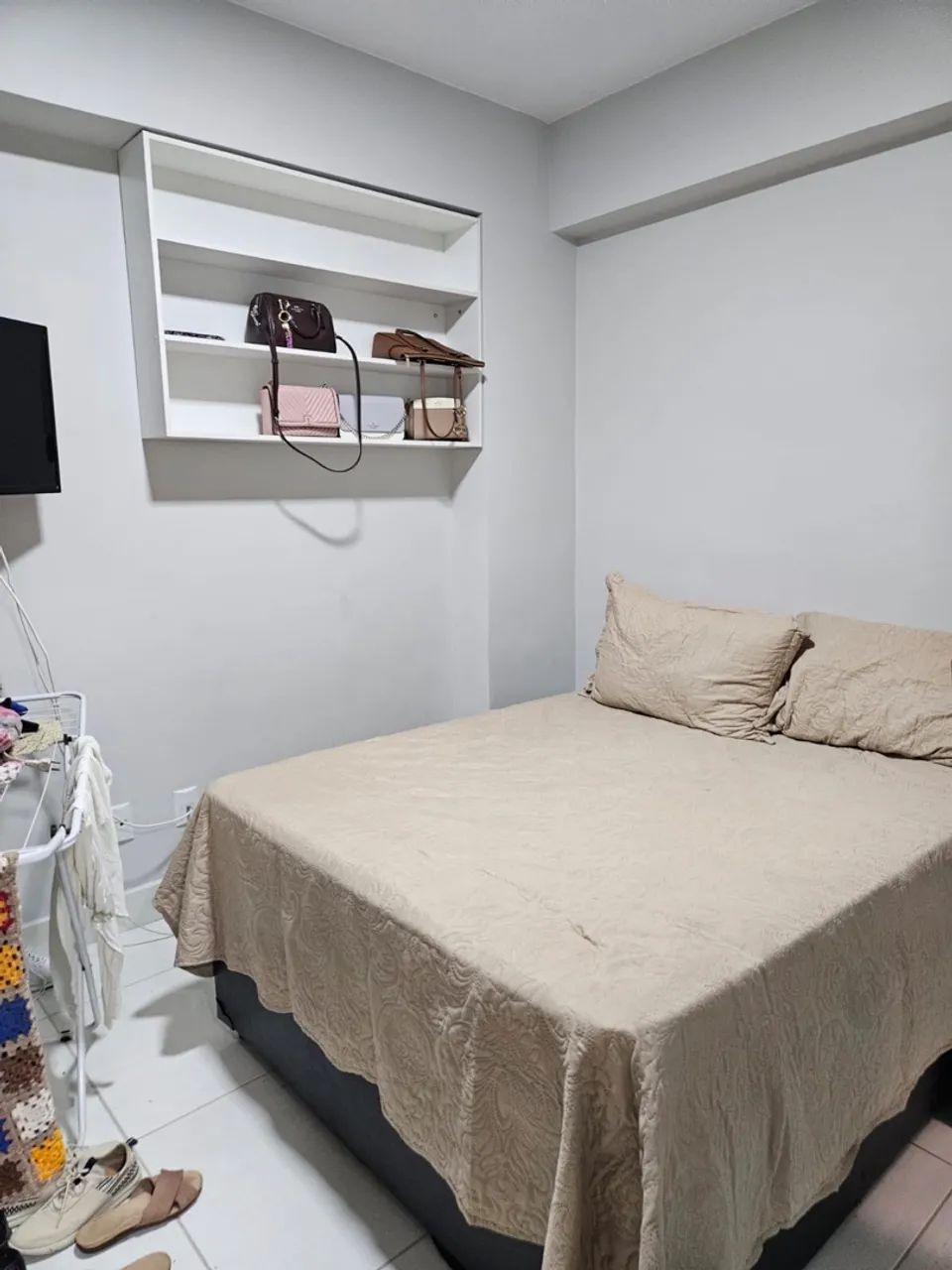 Aluga apartamento 2 quartos  com suíte
