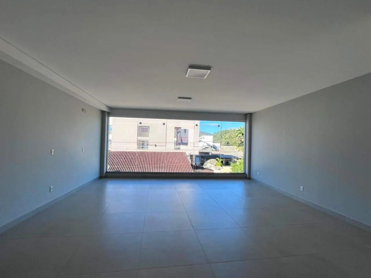 Sala comercial no centro de Guabiruba! - Foto 5