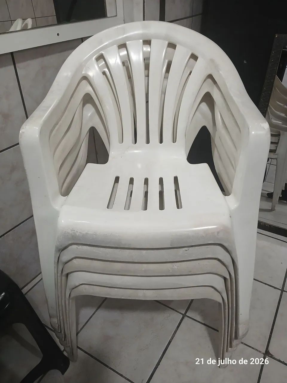 CADEIRA  DE PLÁSTICO 
