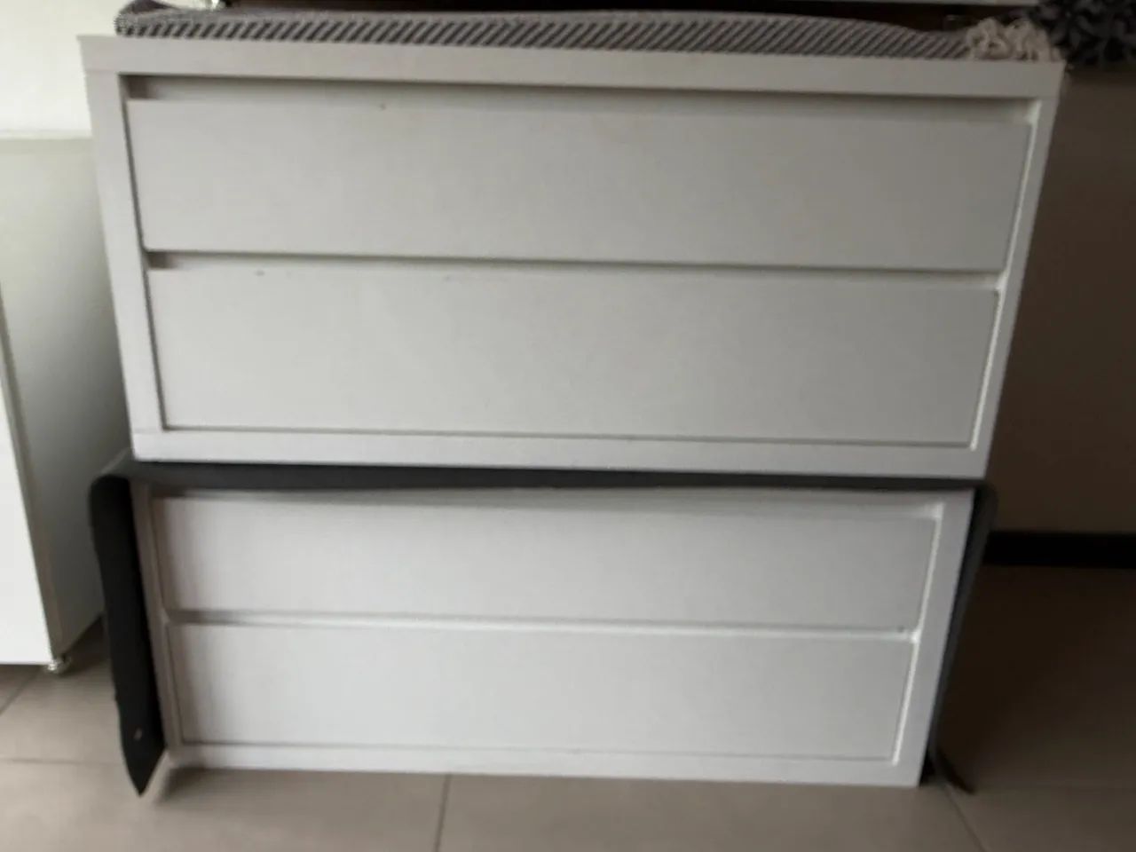 Gaveteiros brancos
