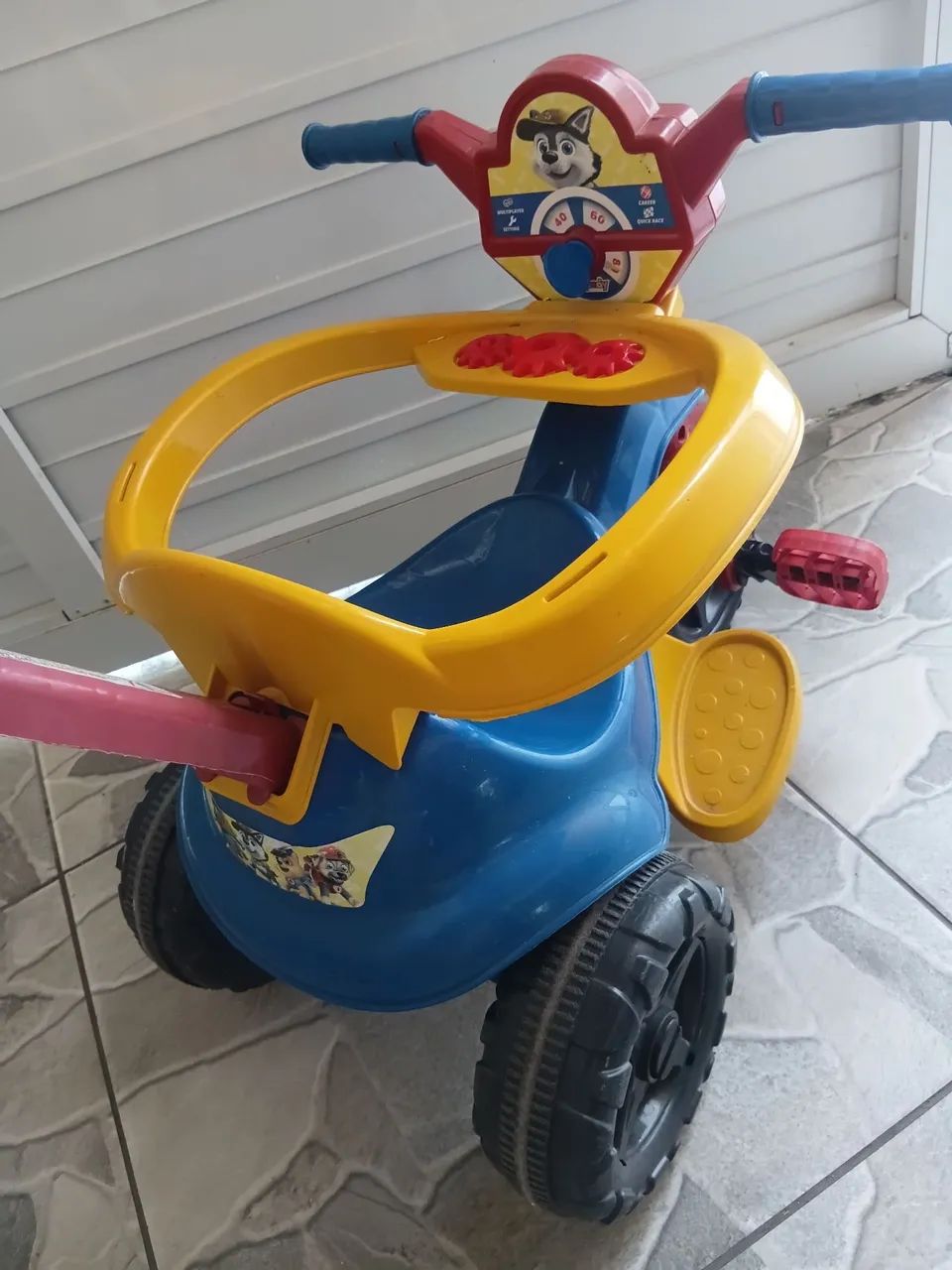 Desapego carrinho + motoca - Foto 4