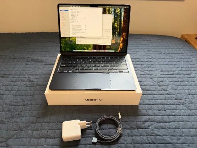 Apple MacBook Air M2 Midnight 13