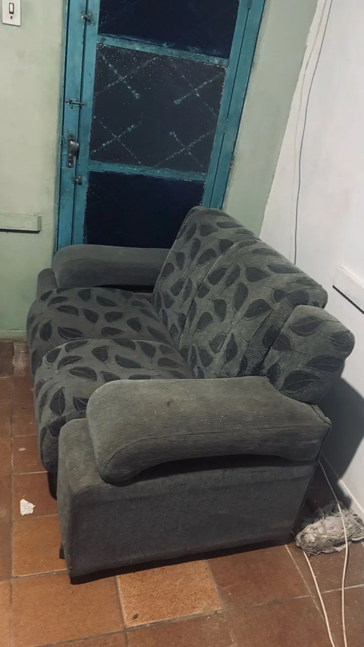 Sofá de 3 e 2 lugares  interessados *