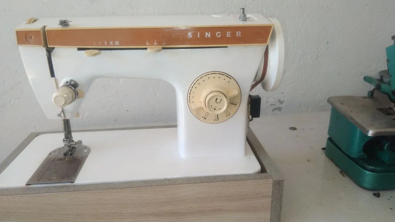 Máquina de costura singer 