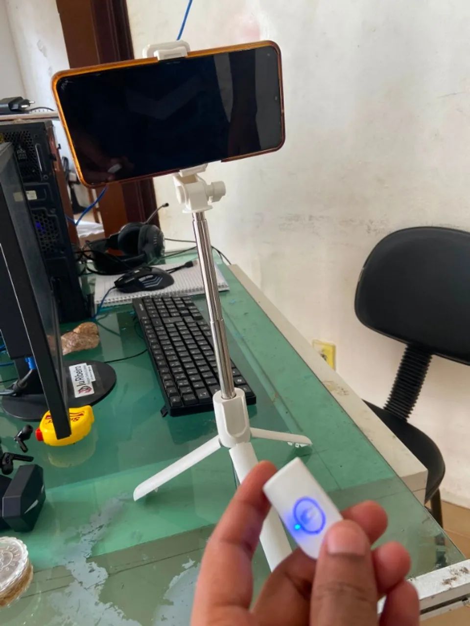 Bastão de Selfie Tripé e Controle Bluetooth - Foto 3