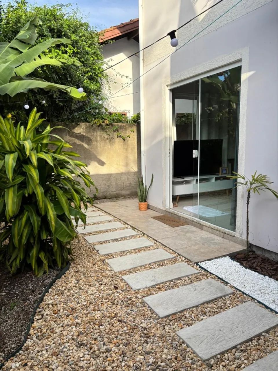 Alugo casa no Campeche Sul com duas suítes