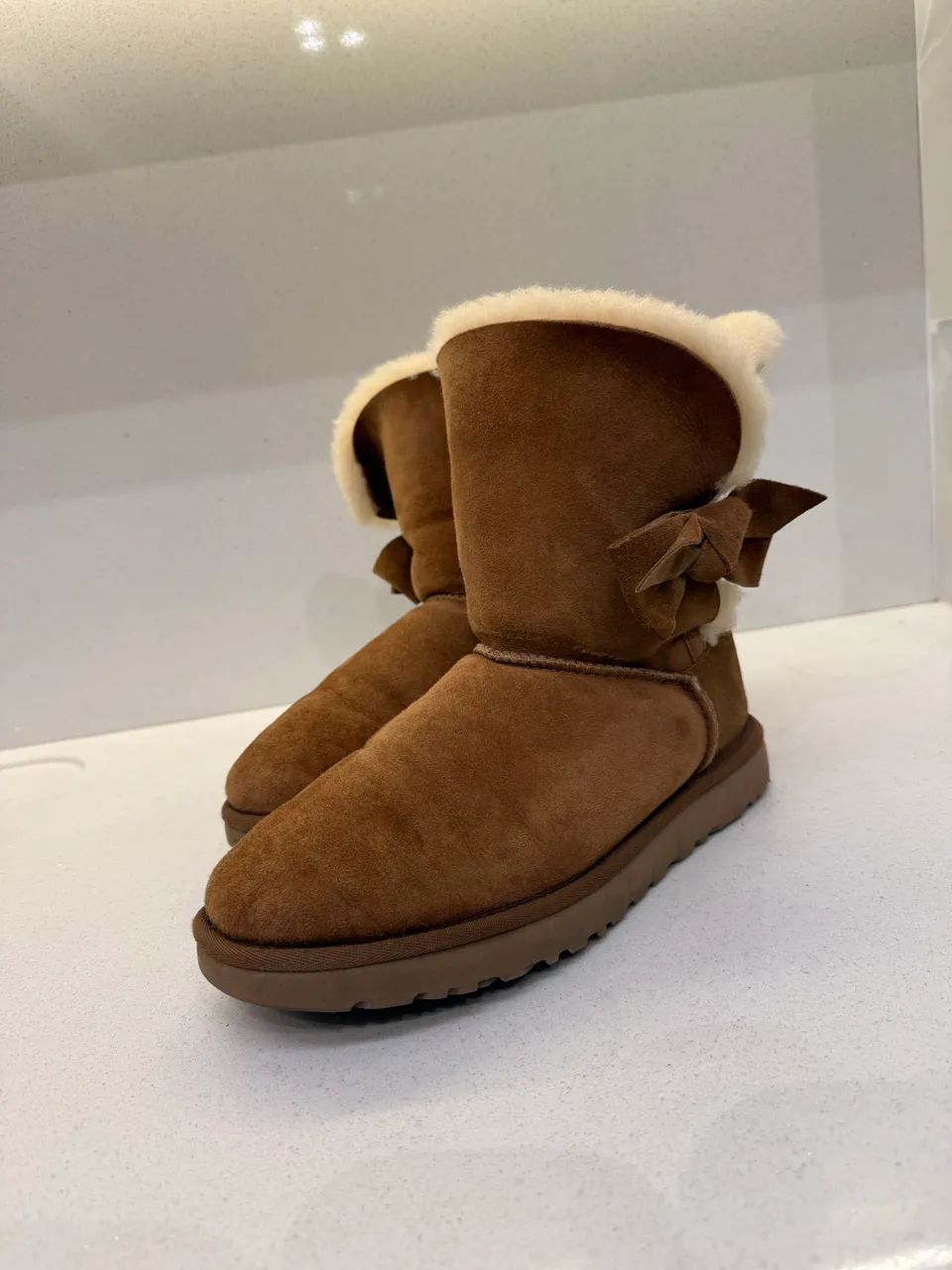 BOTA UGG CARAMELO ORIGINAL - Foto 2