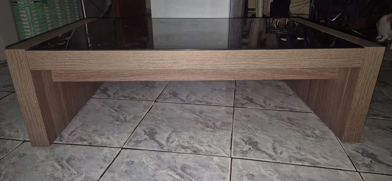 Mesa de Centro com vidro