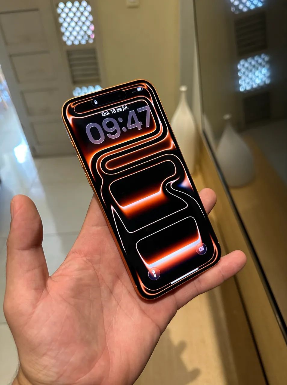 iPhone 14 PRO MAX NA CARCAÇA DO 17 PRO MAX LARANJA - Foto 2