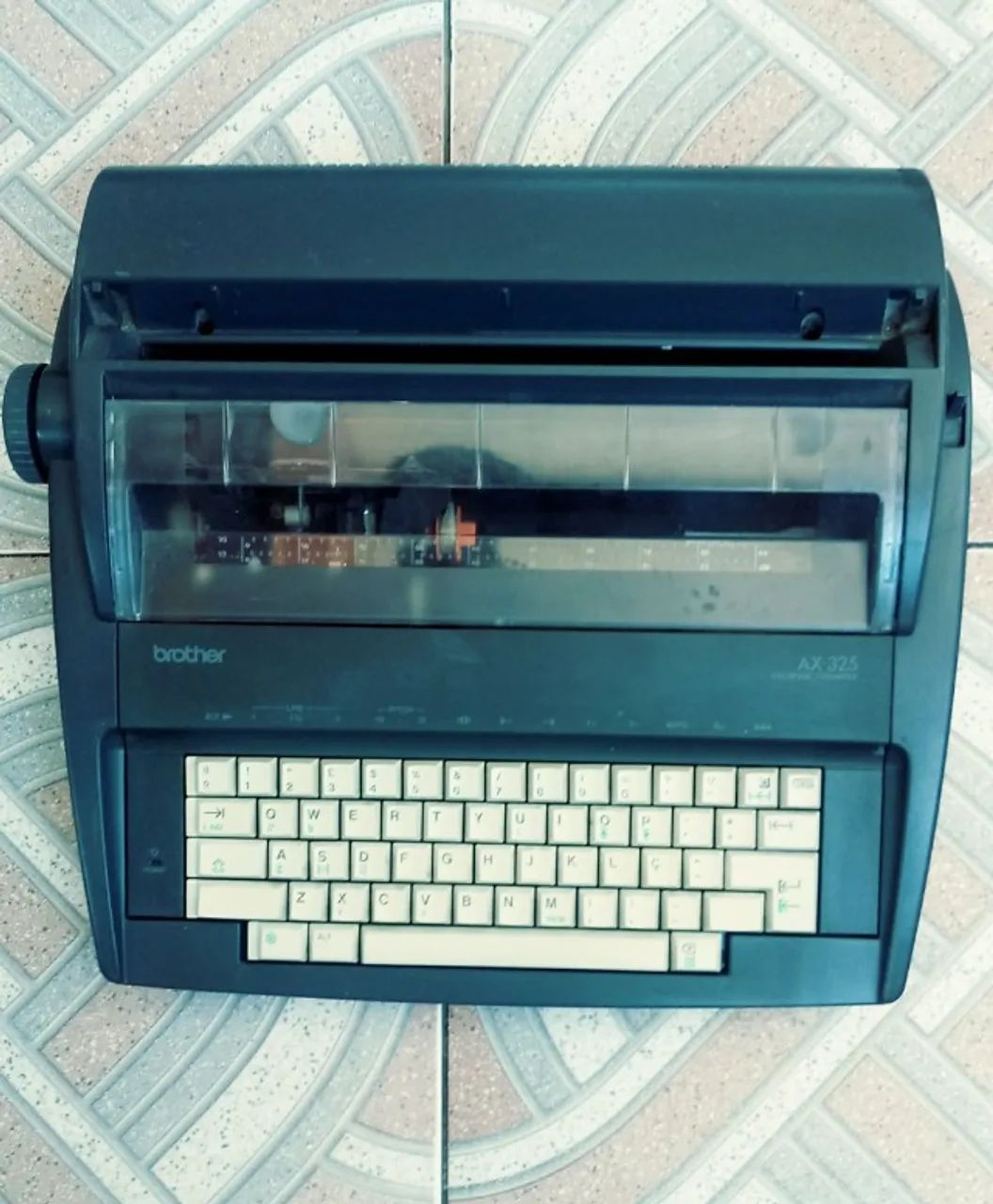 Vendo Máquina de Escrever Elétrica