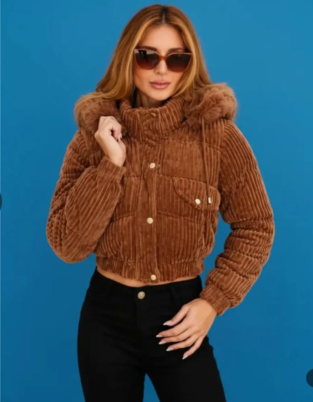 Jaqueta puffer peluda feminina