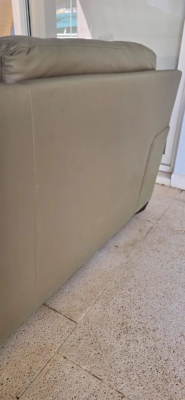 OPORTUNIDA-Conjunto Sofá Couro (2 peças) em Excelente estado - Foto 4