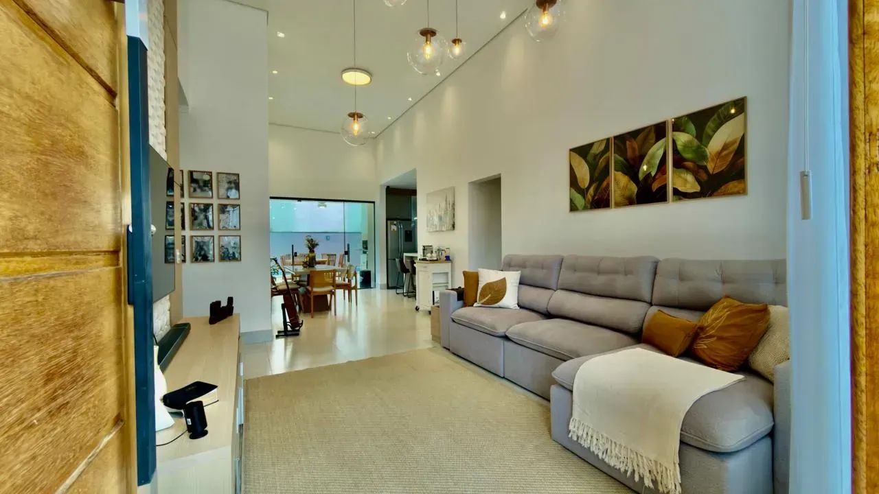 Oportunidade ! Casa térrea mobiliada com 03 suítes+ escritório com piscina em Condomínio e - Foto 2