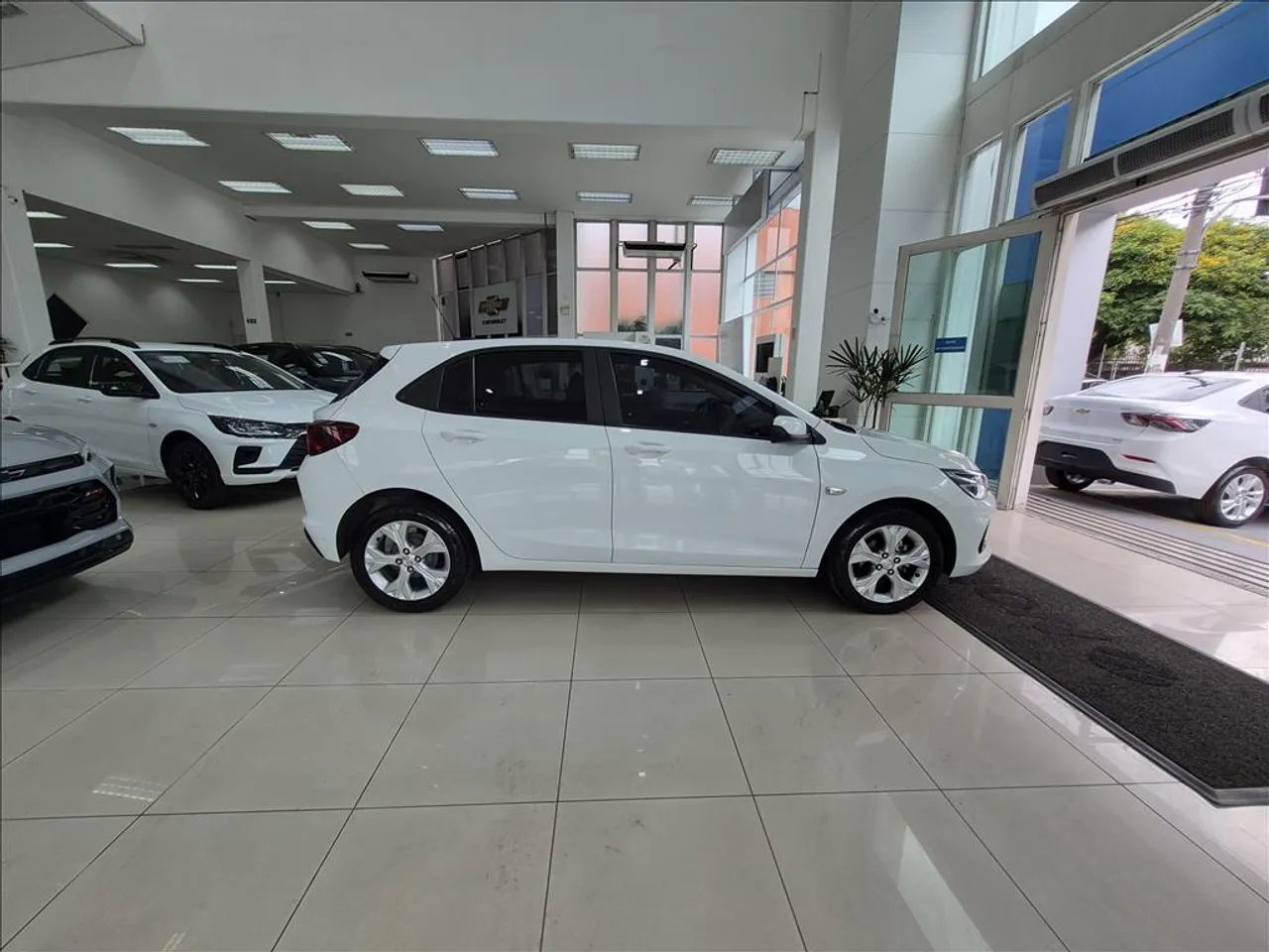 Chevrolet Onix Hatch LTZ 1.0 12V TB Flex Aut. 5P, foto 14 de 18
