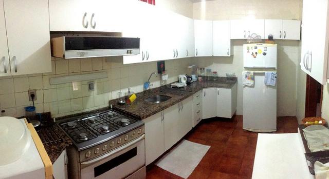 Casa plana na varjota, 3 suítes, esquina, 4 vagas de garagem, Piscina, próx Via expressa - Foto 4