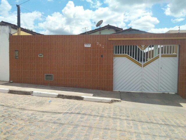 Vende-se uma casa