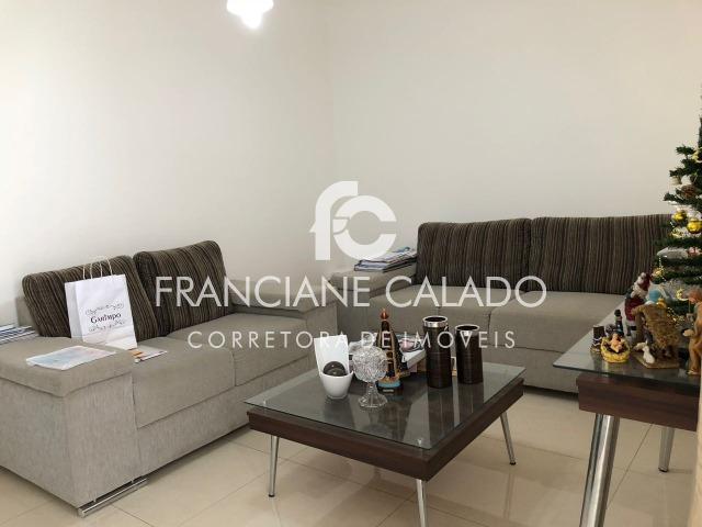 Casa, extenso espaço, dois quartos, localizada no bairro Palhinhas