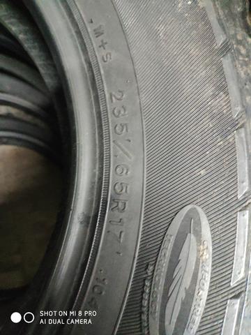 Um kit de 4 pneus 235 65 17 Goodyear - Foto 4