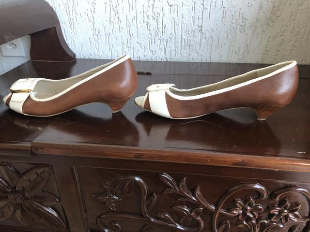 Peep Toe Dakota G1342 Marrom Salto Médio Grosso - VEST
