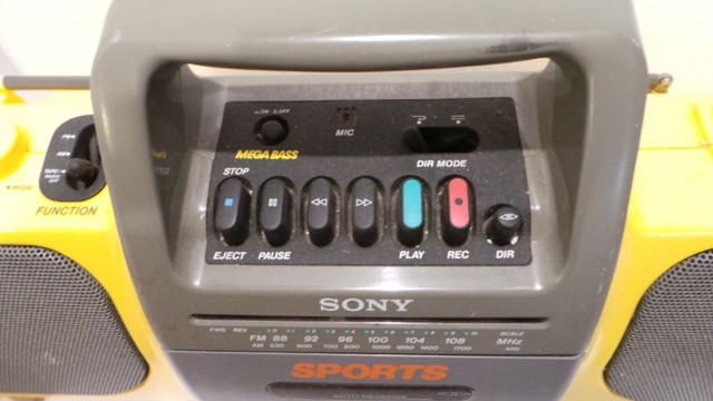 Rádio gravador sony sports modelo cfs-905 rádio funciona e tape