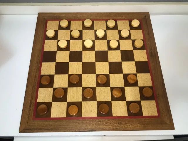 Tabuleiro de Damas Marchetado em Madeira com 24 Peças
