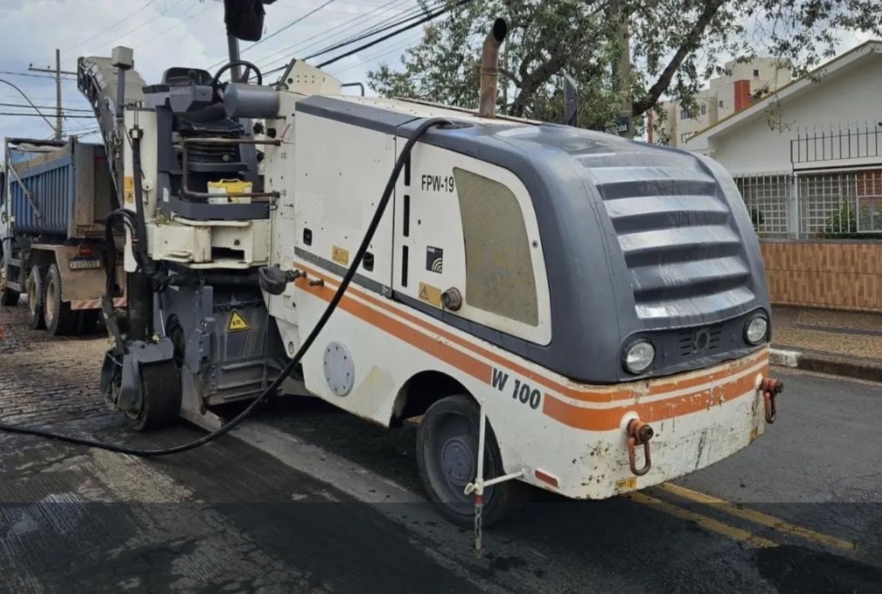 Fresadora de Pneus Wirtgen W100 ano 2011 com 8200 horas, em SP - Foto 4